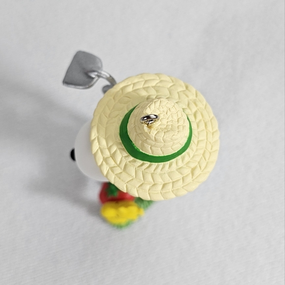 Hallmark 2016 Peanuts Green Thumb Snoopy Ornament - Picture 7 of 13